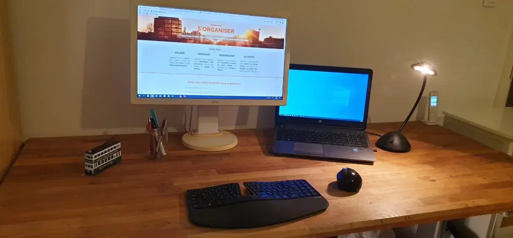 Poste de travail informatique ergonomique